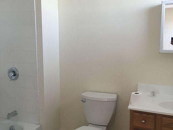 4th image of 27 Bowers St #27