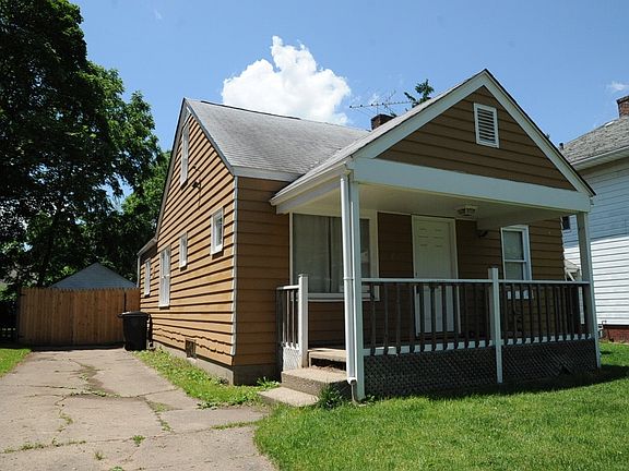 Side View with Driveway