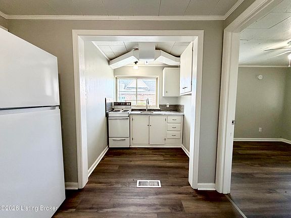 5th image of 206 N Oak St #5