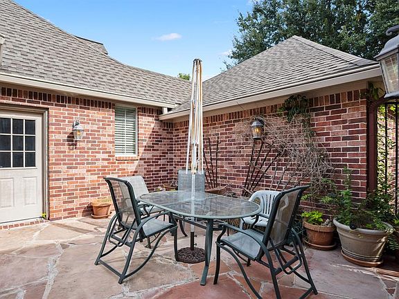 The courtyard - could be a very nice space to enjoy the outdoors.