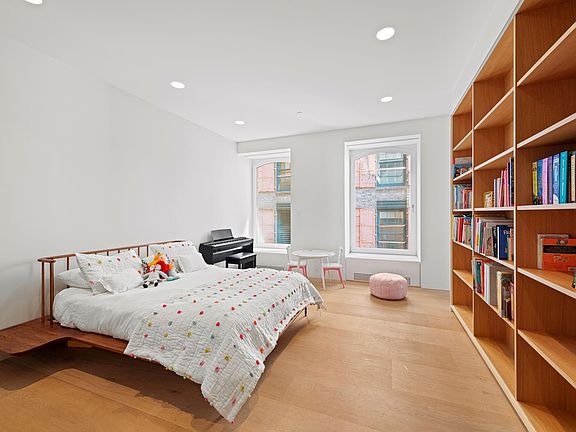 4th image of 285 Lafayette St #5E