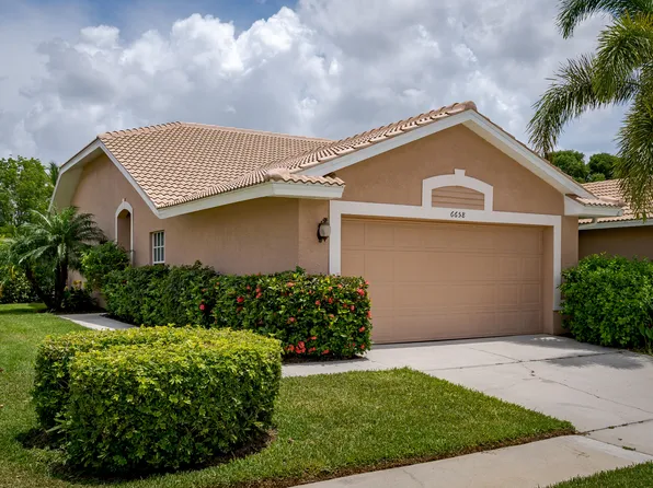 6658 Castlelawn Pl, Naples, FL 34113
