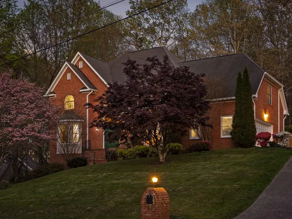 61 Cool Springs Rd, Signal Mountain, TN 37377