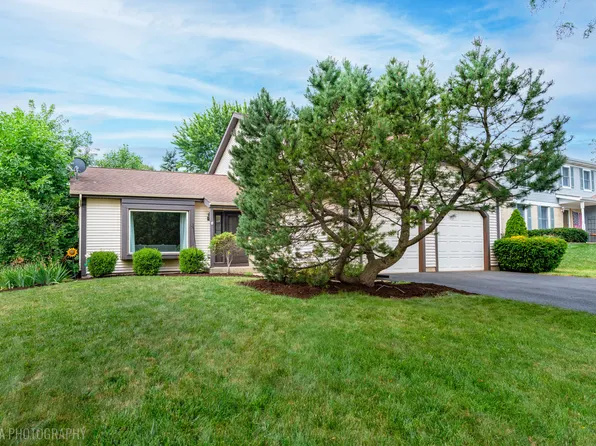 1152 Pinetree Ln, Bartlett, IL 60103