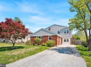 2211 Dickens Ln, Broomall, PA 19008