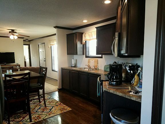 4th image of 35 Castle Dr