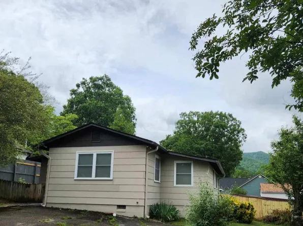 102 Beech St, Black Mountain, NC 28711