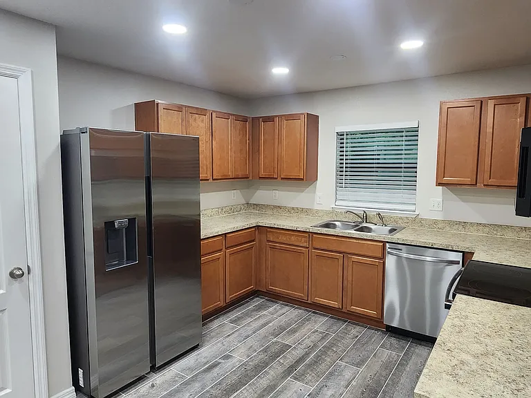 706 Chatham Walk Dr — Photo 3