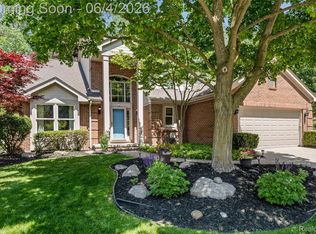 42812 Ledgeview Dr, Novi, MI 48377