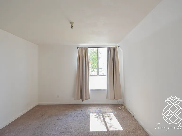 5143 Bakman Ave #206 — Photo 25