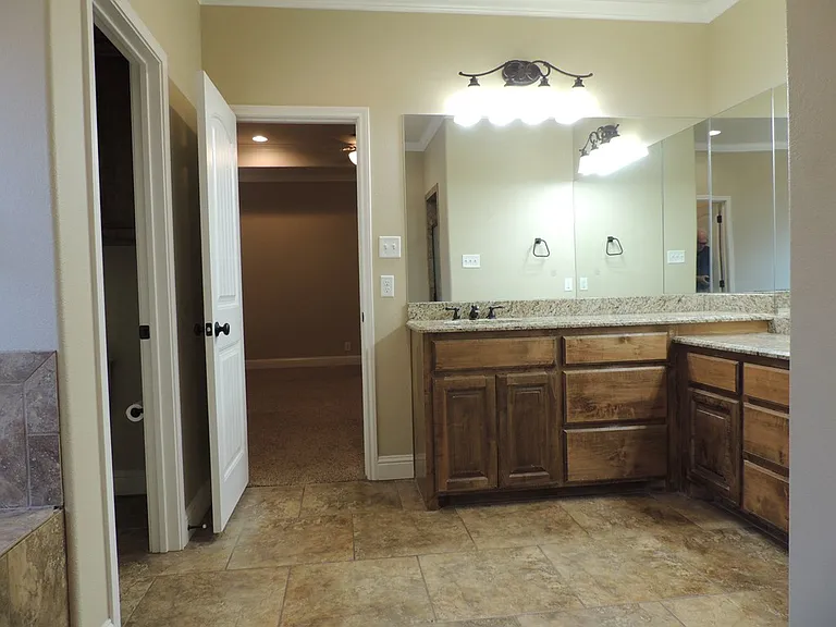 3221 Marksburg Ave — Photo 16