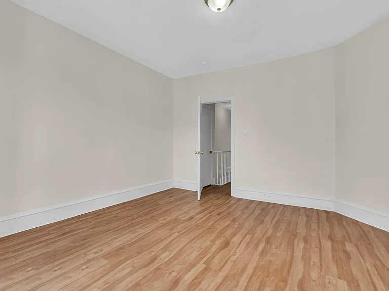 241 N Ruby St — Photo 32