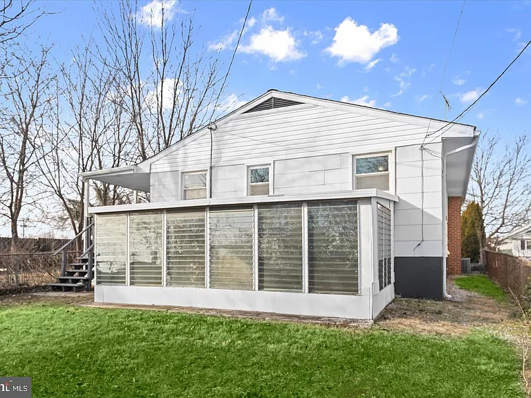 517 Winters Ln — Photo 40