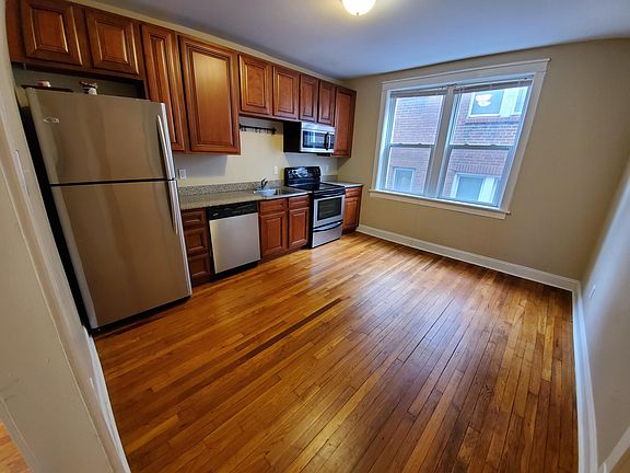 2nd image of 2624 S Kingshighway Blvd APT 2S