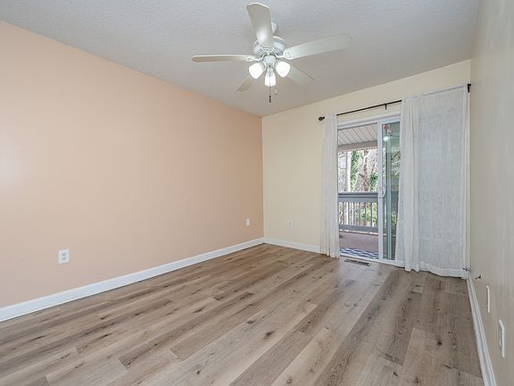 3rd image of 109 Royal Ct