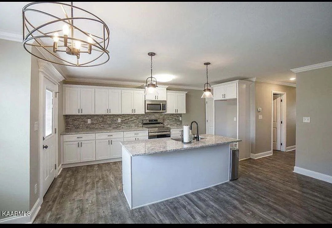3 bed, 1920 sqft, $2,400 — Photo 4