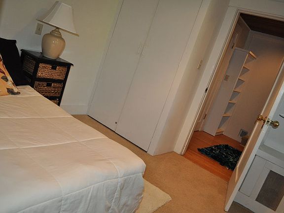5th image of 40 Entrata Ave