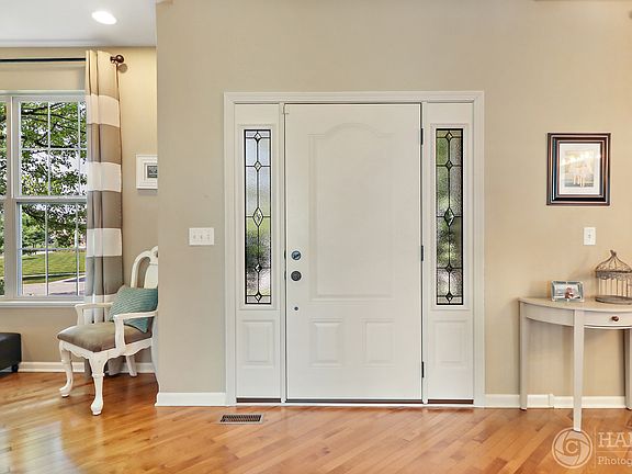 4th image of 170 Bedford Ln