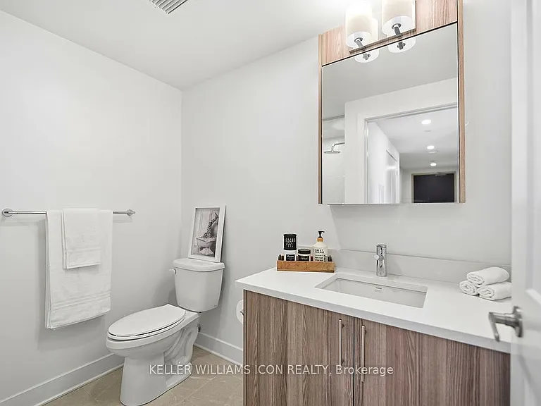 180 George St #1002 — Photo 22