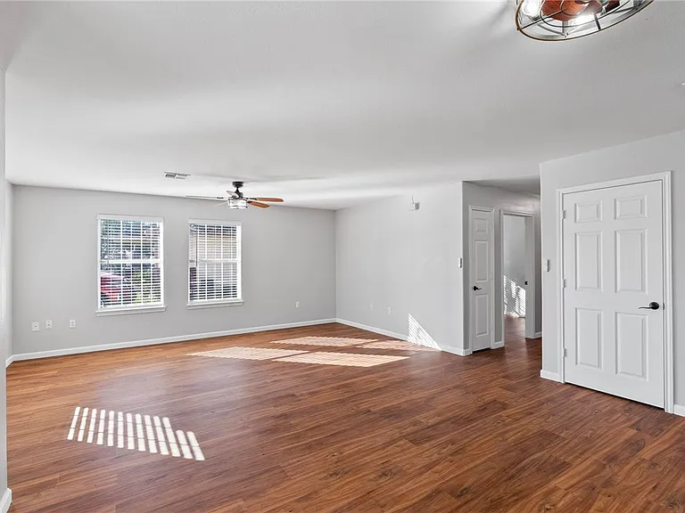 804 Avenue B — Photo 12