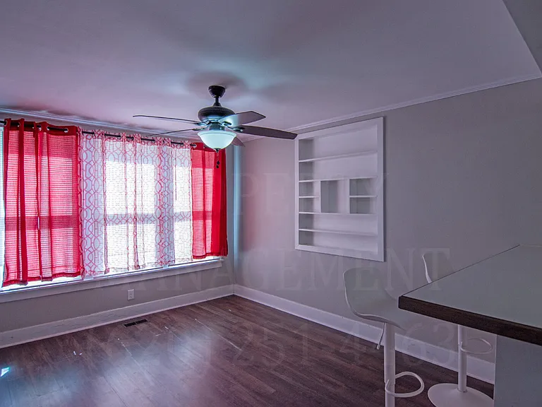 319 S 10th St — Photo 14