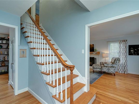 4th image of 600 Queensgrove Ct
