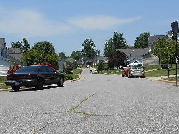 4th image of 2211 McLaughlin Dr