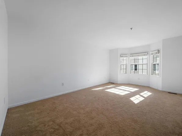 252 The Promenade image 13 of 28