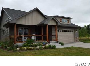 4001 John Hart Pl, Eau Claire, WI 54703