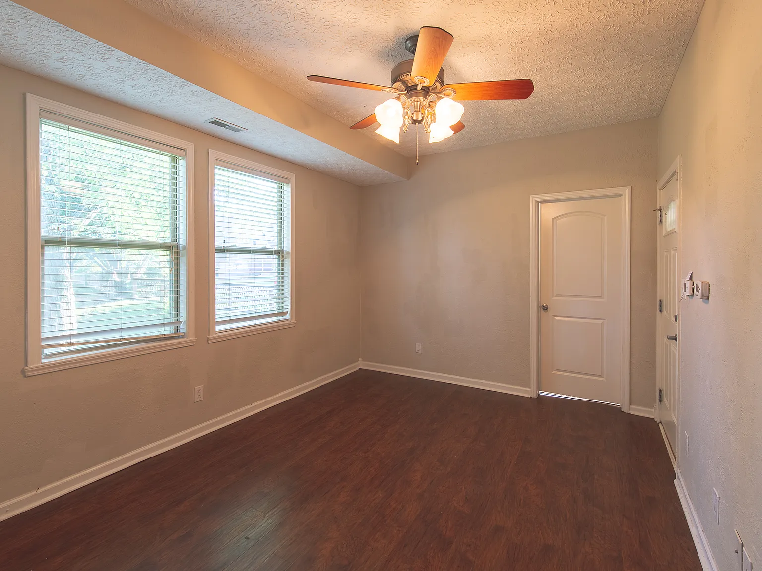 1321 Blaine Ave — Photo 3
