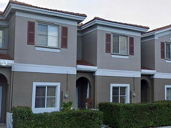 3rd image of 4512 Woodland Cir