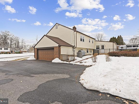 5th image of 1627 Williams Way