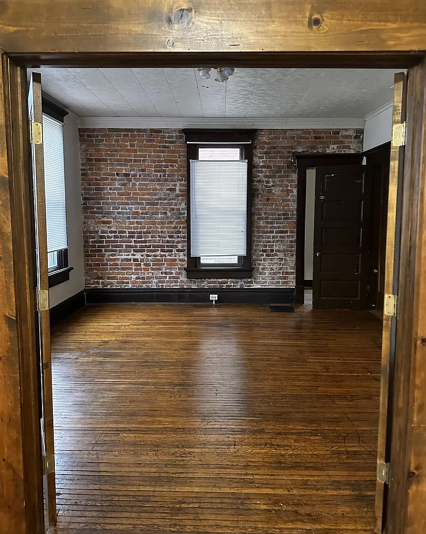 1638 Summit, 4 Free Parking, A lot of House for the — Photo 1