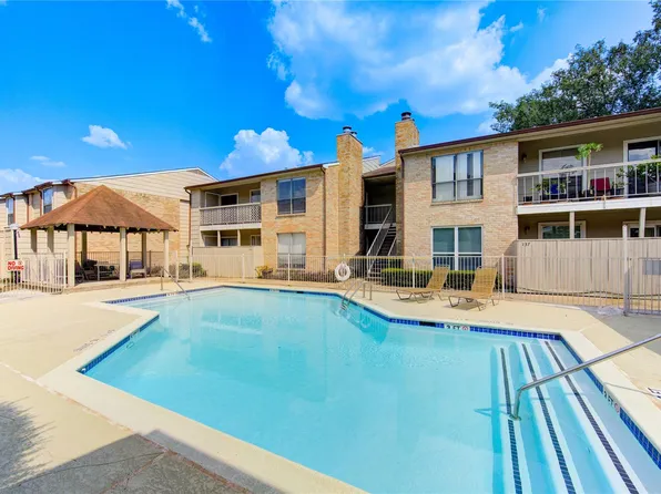 2120 Wilcrest Dr APT 220, Houston, TX 77042