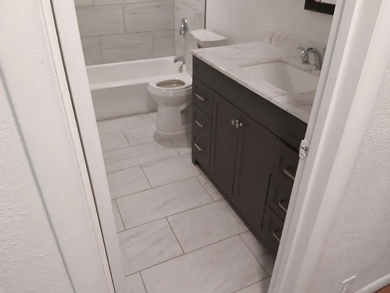 1017 N Woodland St — Photo 4