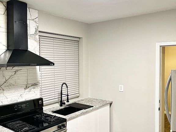 4th image of 7420 S Ingleside Ave Unit 1