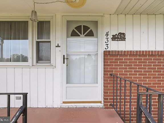 2nd image of 433 Beechcroft Rd