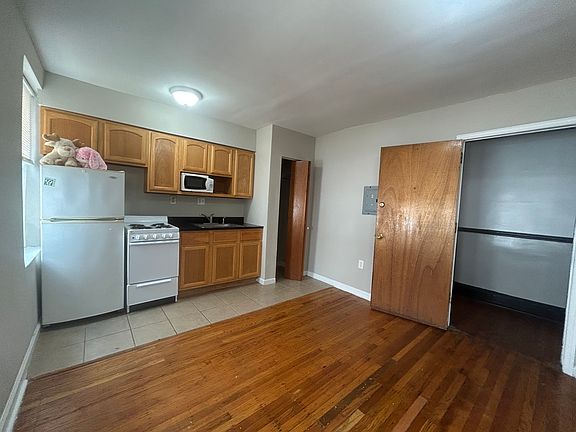 5th image of 3416 Spring Garden St #41