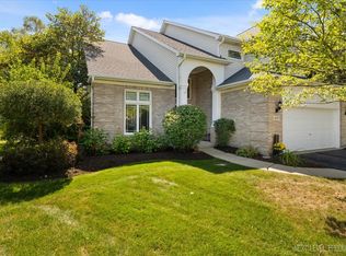 490 Fox Trail Dr, Batavia, IL 60510