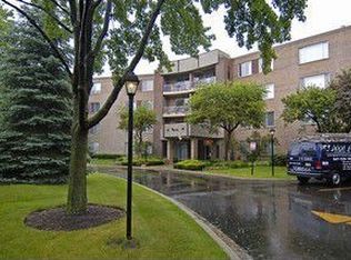 900 E Wilmette Rd #A105, Palatine, IL 60074