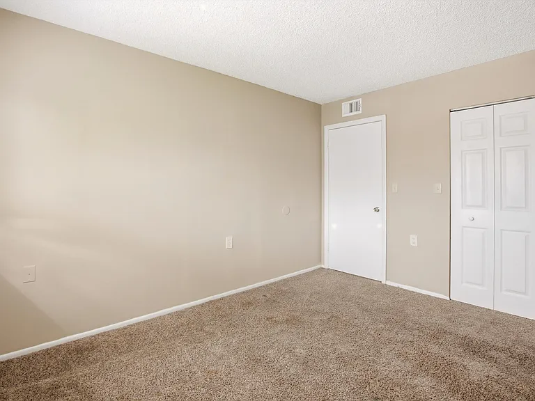 1153 Lake Victoria Dr #H — Photo 15