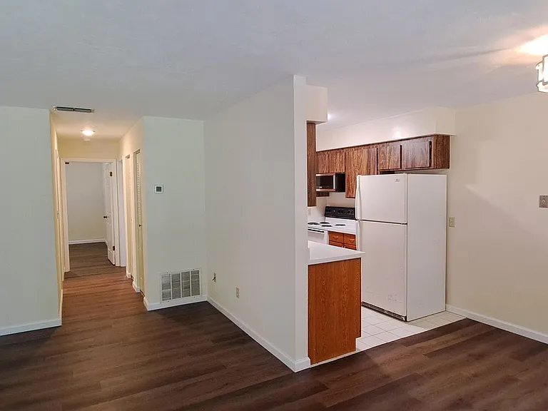 1715 SW 69th Way — Photo 8