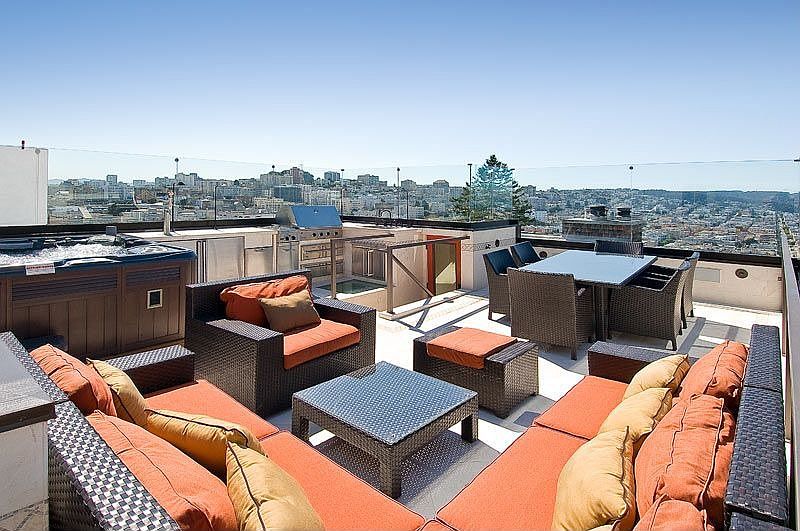 VIEWS, VIEWS, VIEWS! Your Own Private Escape. Deeded Open Air Roof Top!