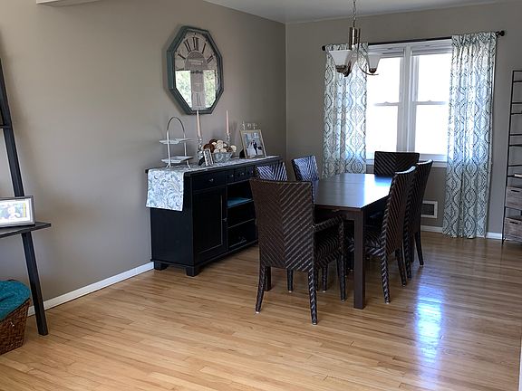 3rd image of 7 Glenair Ave