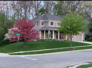 886 Laurel Ln, Milford, MI