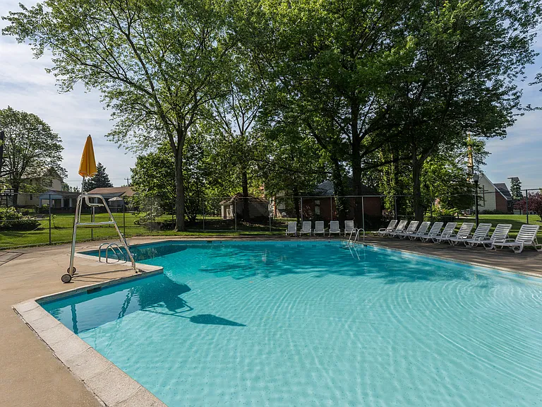 Hamilton Springs Apartments — Photo 14