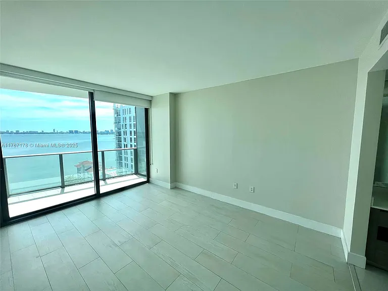 460 NE 28th St #1606 — Photo 7