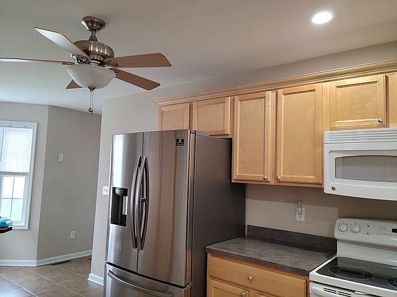 3rd image of 306 E 5th St