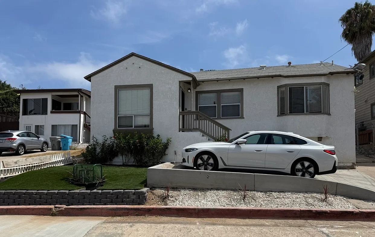 3723 Columbia St — Photo 1