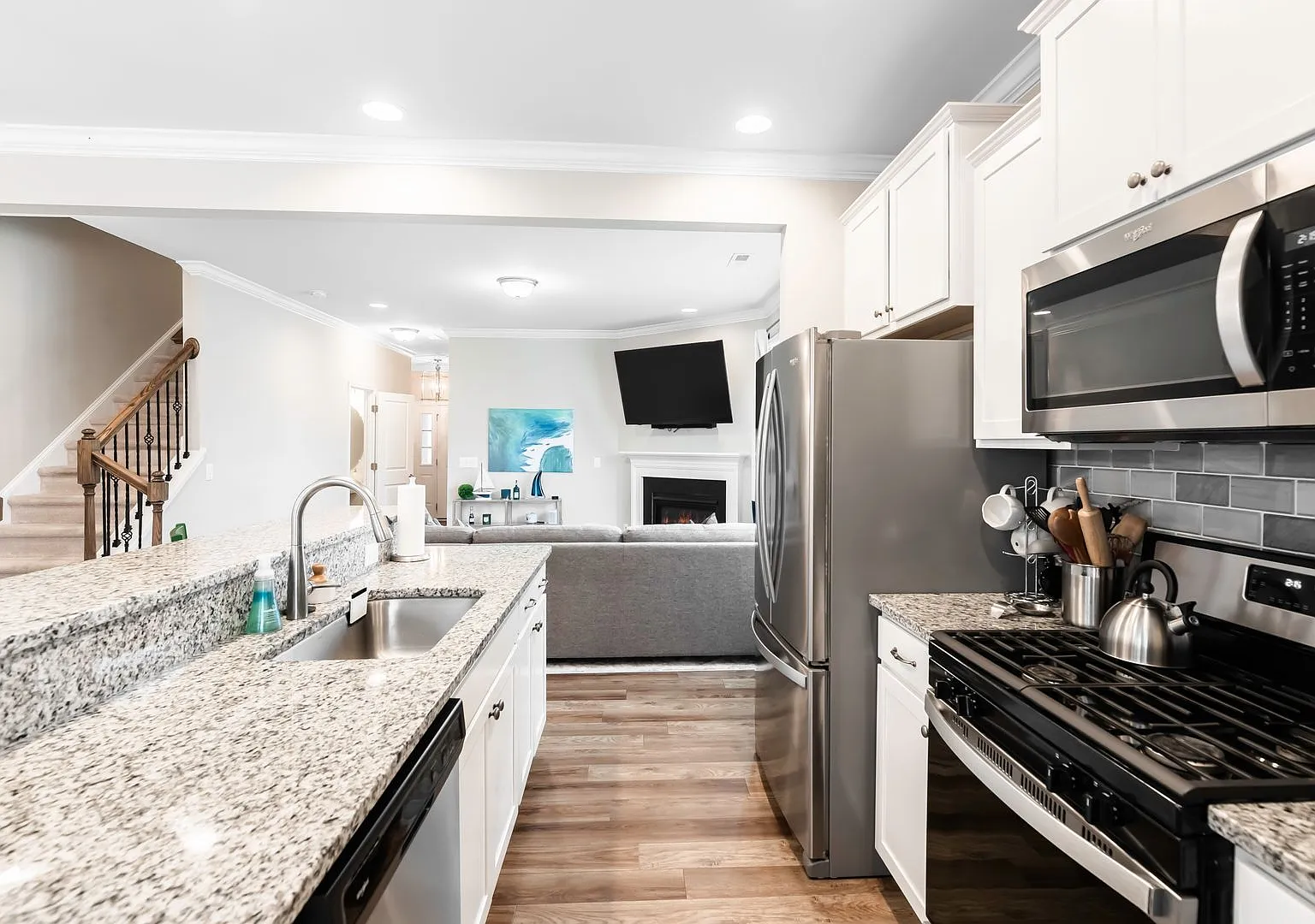 Available September 28 - Stylish and Spacious 3 Bedroom, 2.5 Bathroom Townhome w/ Garage! — Photo 3